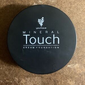 Younique Mineral Touch Cream Foundation - Taffeta
